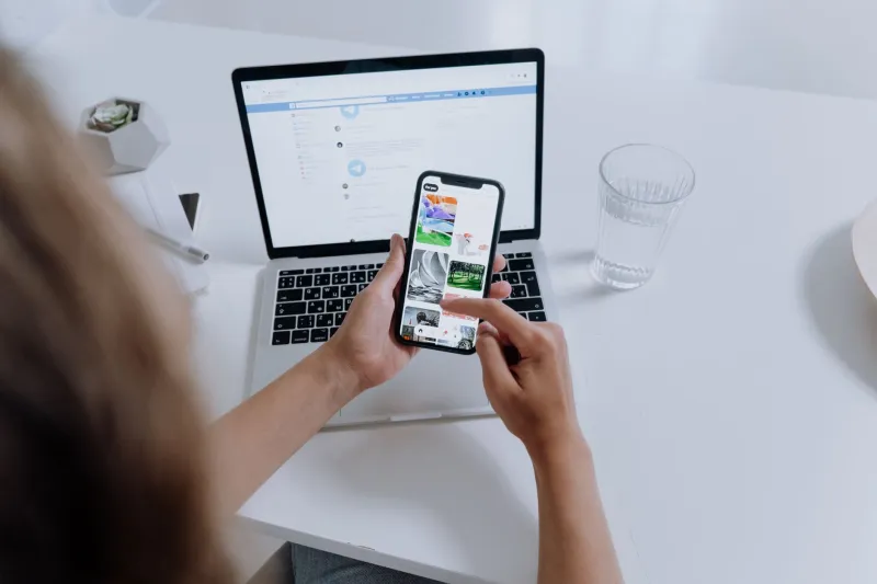 Vivir en la burbuja del foro: cuando tu comunidad online te convence de que todos piensan igual que tú