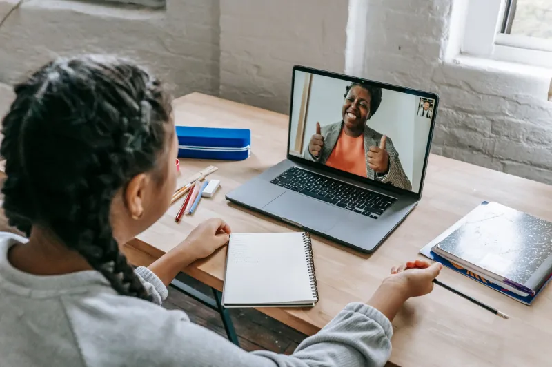 YouTube como universidad paralela: los canales en español que de verdad merecen tu tiempo